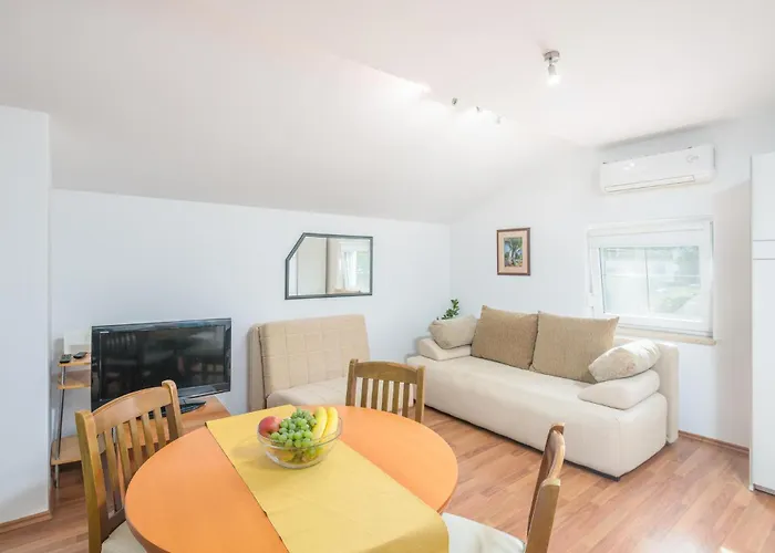 Nice Apartment In Malinska Dubasnica With Kitchen